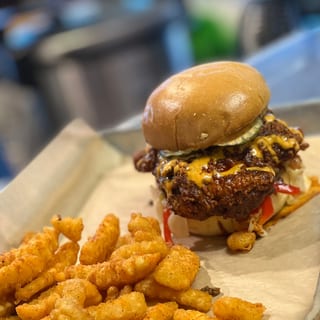Zoe's Murrieta Hot Chicken Sammie w/french fries